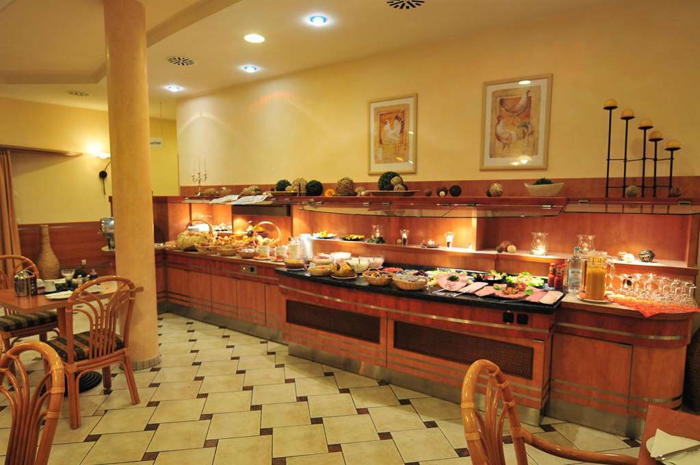Akzent Hotel Stadt Schluechtern ***S Restoran fotoğraf